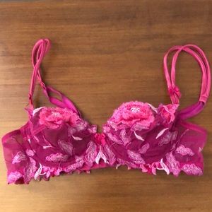 Lise Charmel 32B Bra France Couture Embroidery.